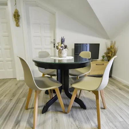 9 In Petrac Apartment *